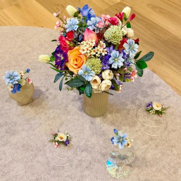 Tuscan Meadow - Brautstrauß Kreation mit Armbändern und Ansteckblumen - Kundenwunsch von Corinna Tuscan Meadow - Brautstrauß Kreation mit Armbändern und Ansteckblumen - Kundenwunsch von Corinna