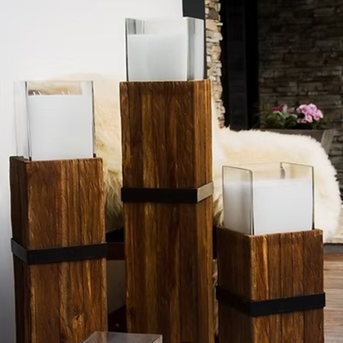 Holzs&auml;ule mit Kerze