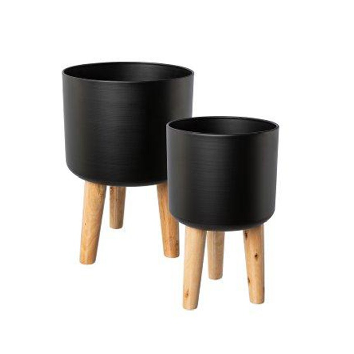 Blumentöpfe mit Füßen